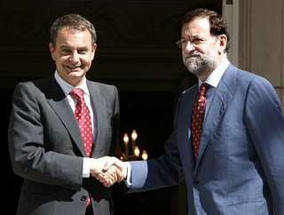 http://2.bp.blogspot.com/-QqiSCkxMhgE/Tnzj8bgntBI/AAAAAAAAAJg/edIuGCc2JRc/s320/zapatero_rajoy1.jpg